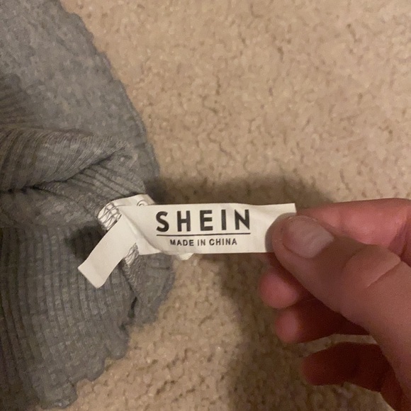 Grey cotton barley worn crop top with some buttons - Picture 3 of 3